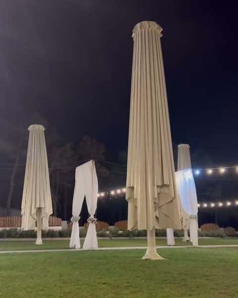 Kapalı dev şemsiye, gece